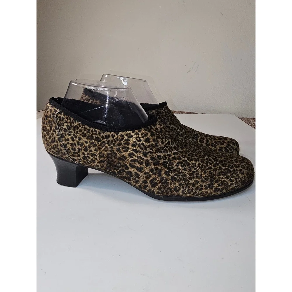 Munro American Leopard Print Shooties Tan Black Block Heel Round Toe Pumps 2in